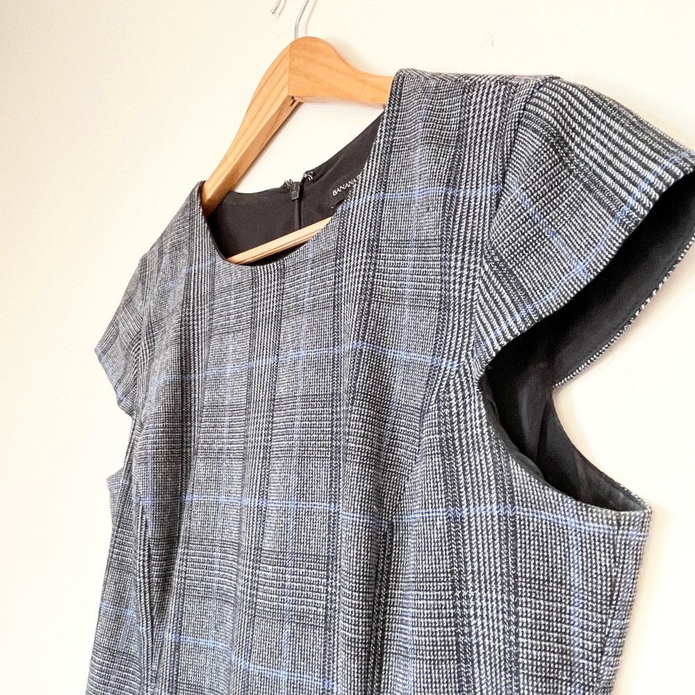Banana Republic Sheath Plaid Dress w Flared Skirt